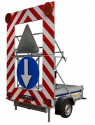 Remorca cu panou semnalizare si dirijare trafic -2 semne de circulatie si doua lampi LED semnalizare